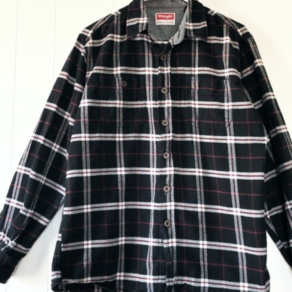 Wrangler Black Red Plaid Flannel Shirt LT Vintage